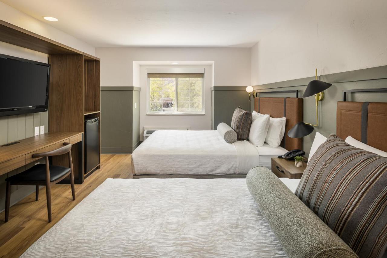 Standard Double Queen Room
