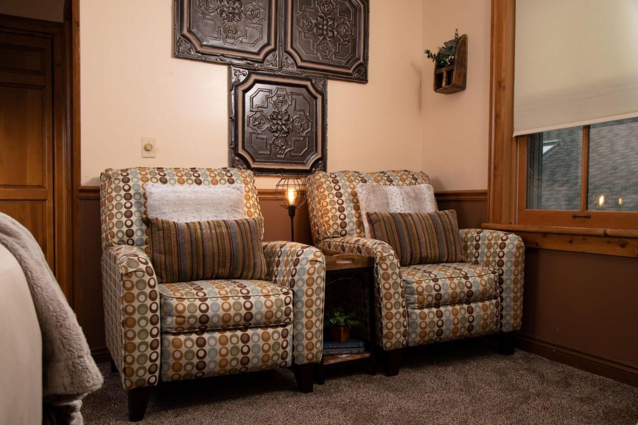 Standard Queen Room