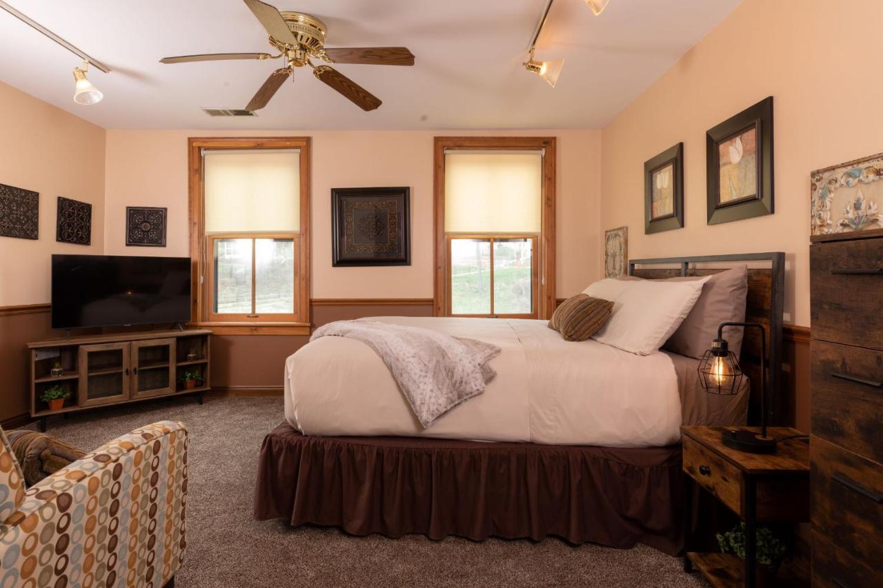Standard Queen Room