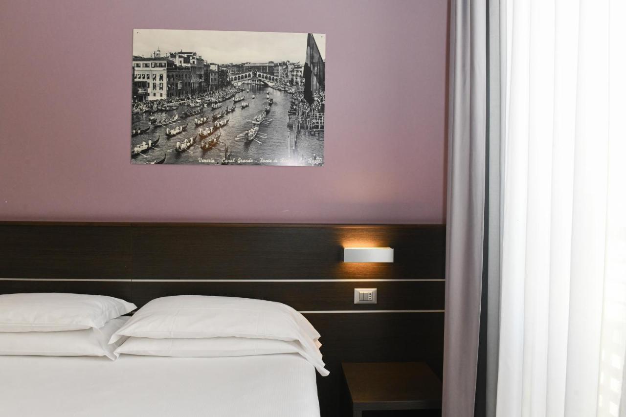 Triple Room,917473546:JPEG