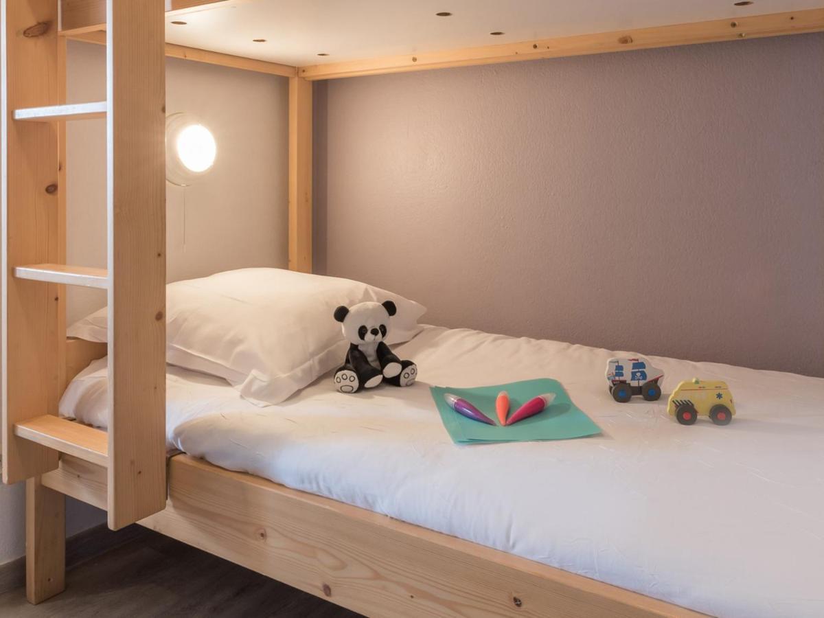 One-Bedroom Apartment Sleeping Alcove