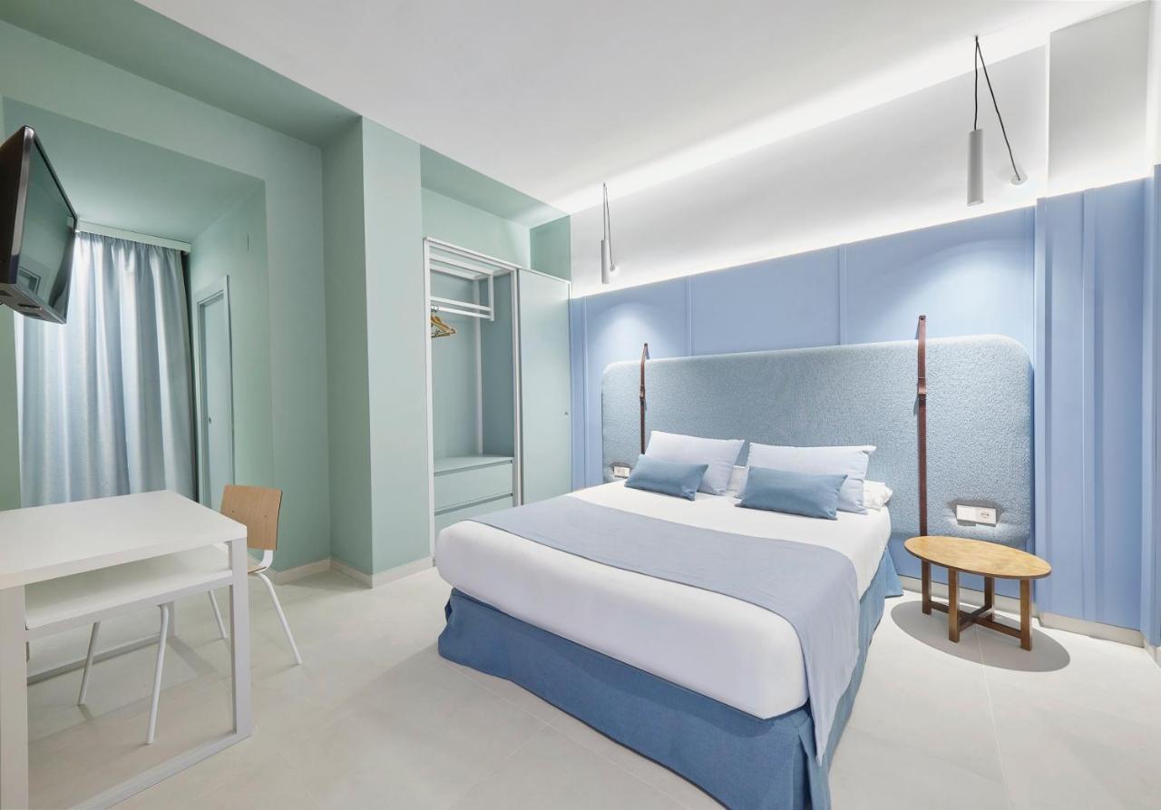 Double or Twin Room with Side Sea View