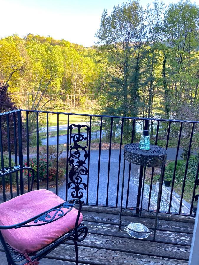 Deluxe Queen Suite Private Balcony
