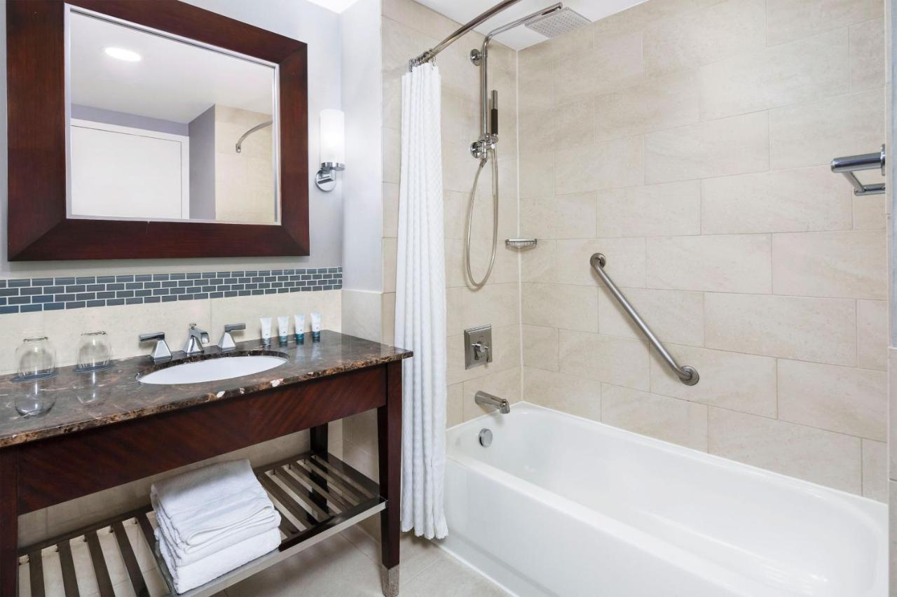 Traditional Double Room Two Double Beds City View Adapted Tub Mobility Accessible