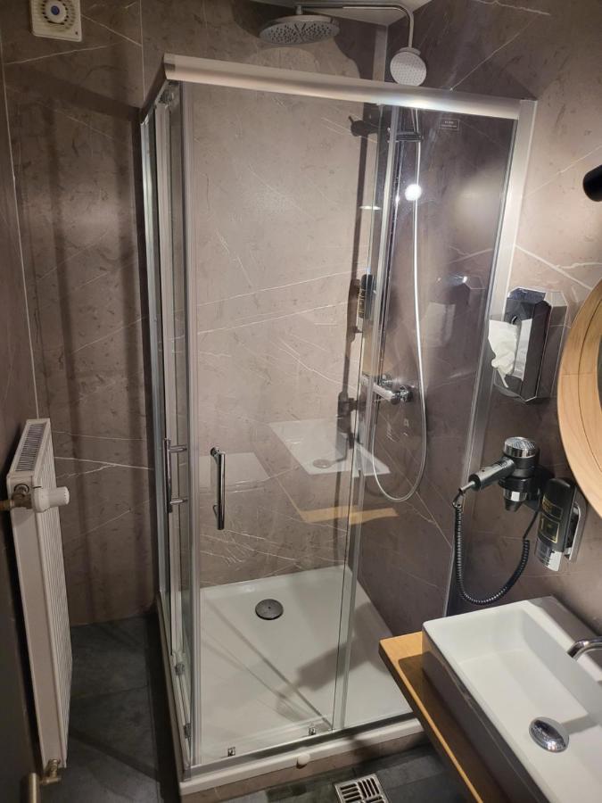 Double or Twin Room Shower