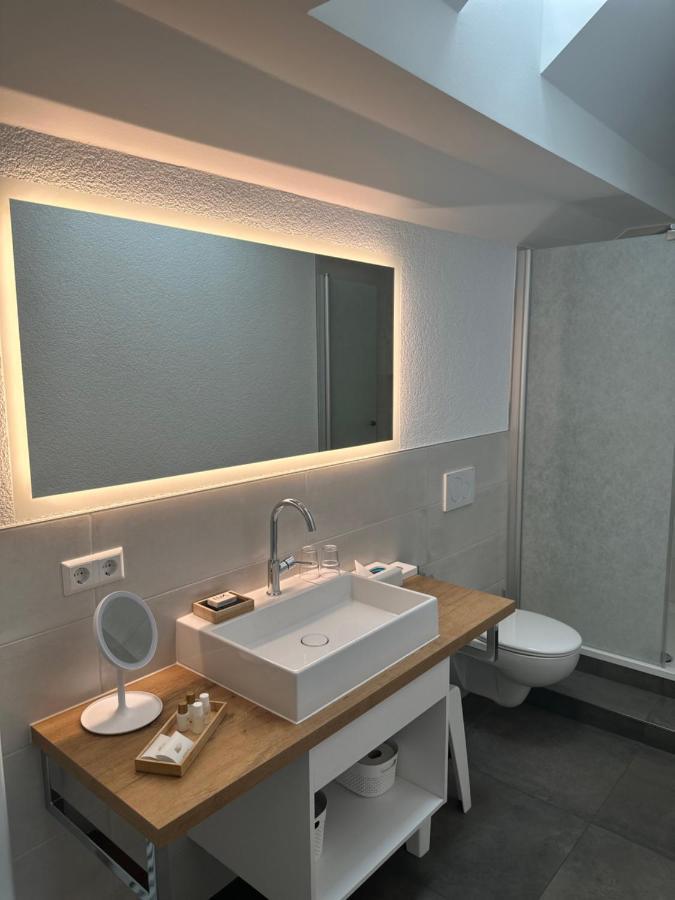 Suite with Lake View,1390168202:JPEG
