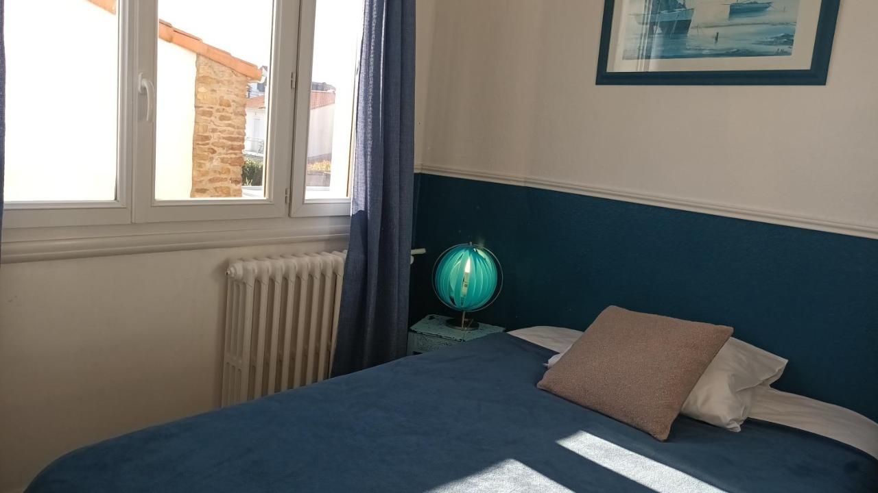 Single Room,1584811269:JPEG