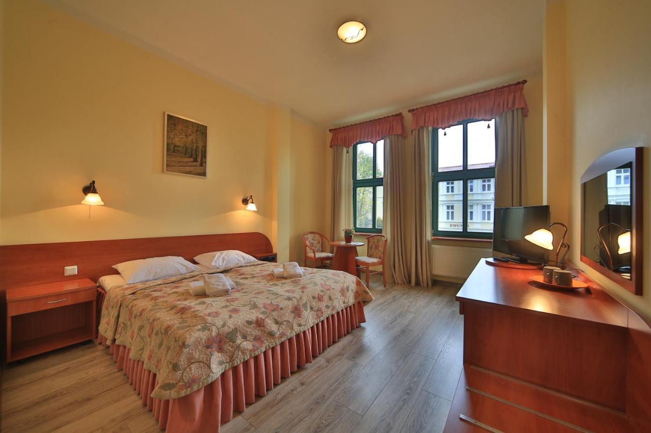 Twin Room,1396110482:JPEG