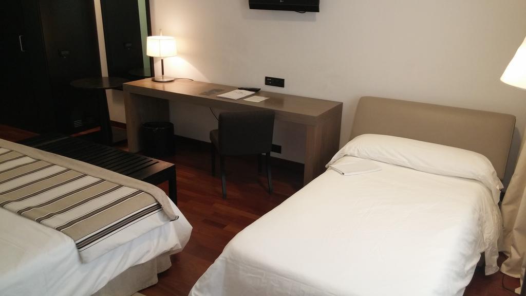 Standar Double Room (2 Adutls+1 Child),139140822:JPEG