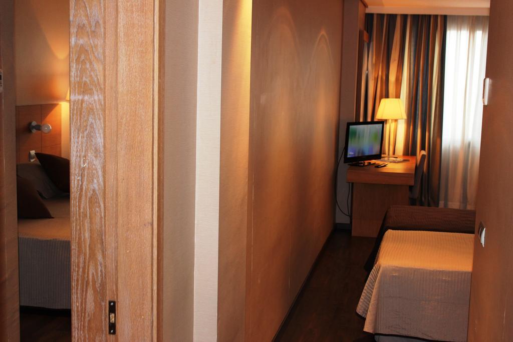 Two Connecting Double Rooms,139158471:JPEG