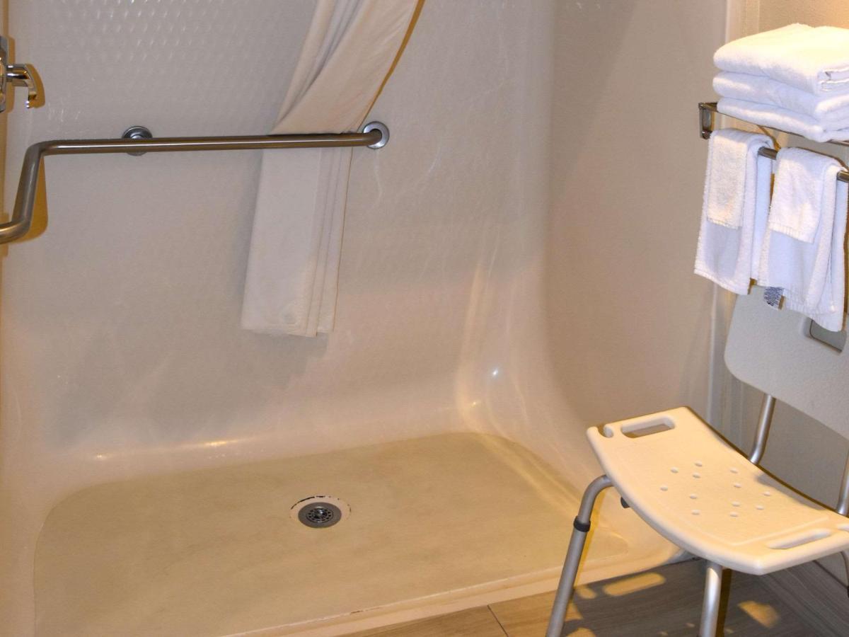 King Suite Accessible or Non-Smoking