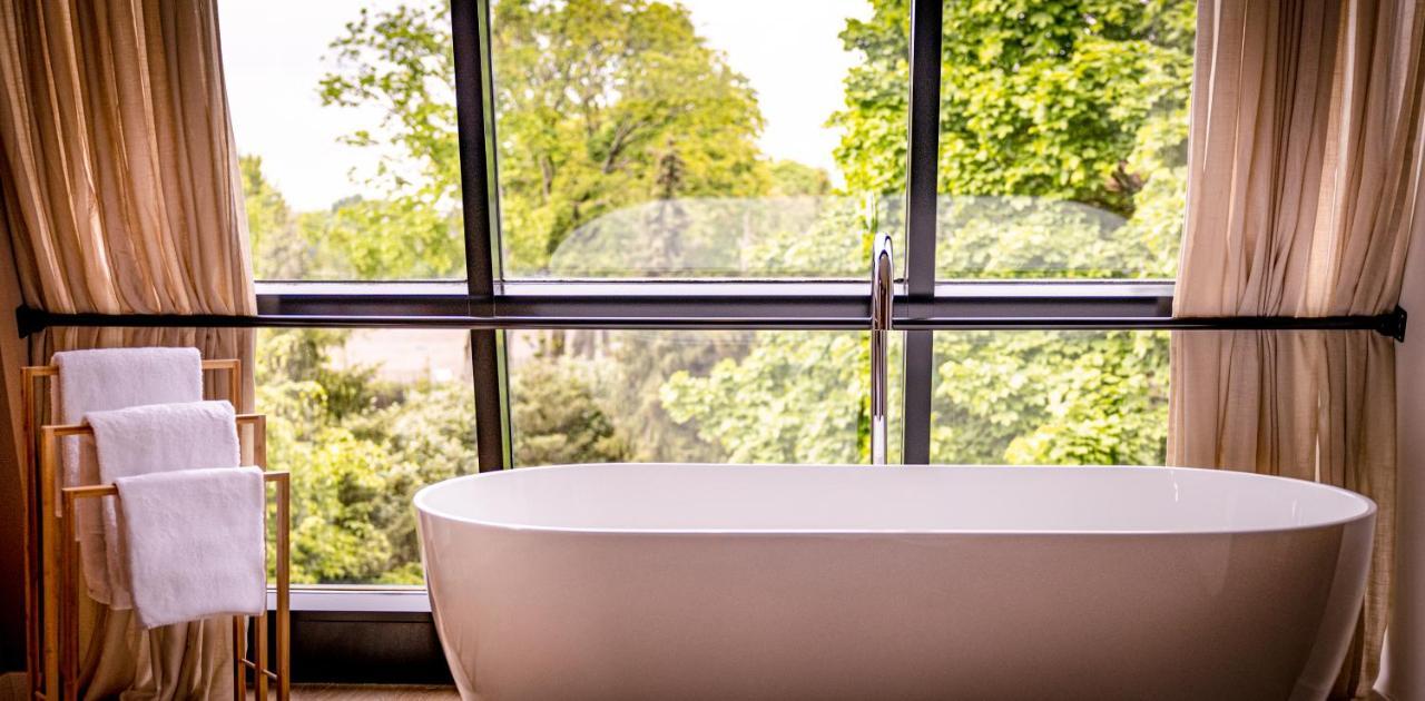 Deluxe Double Room Bath