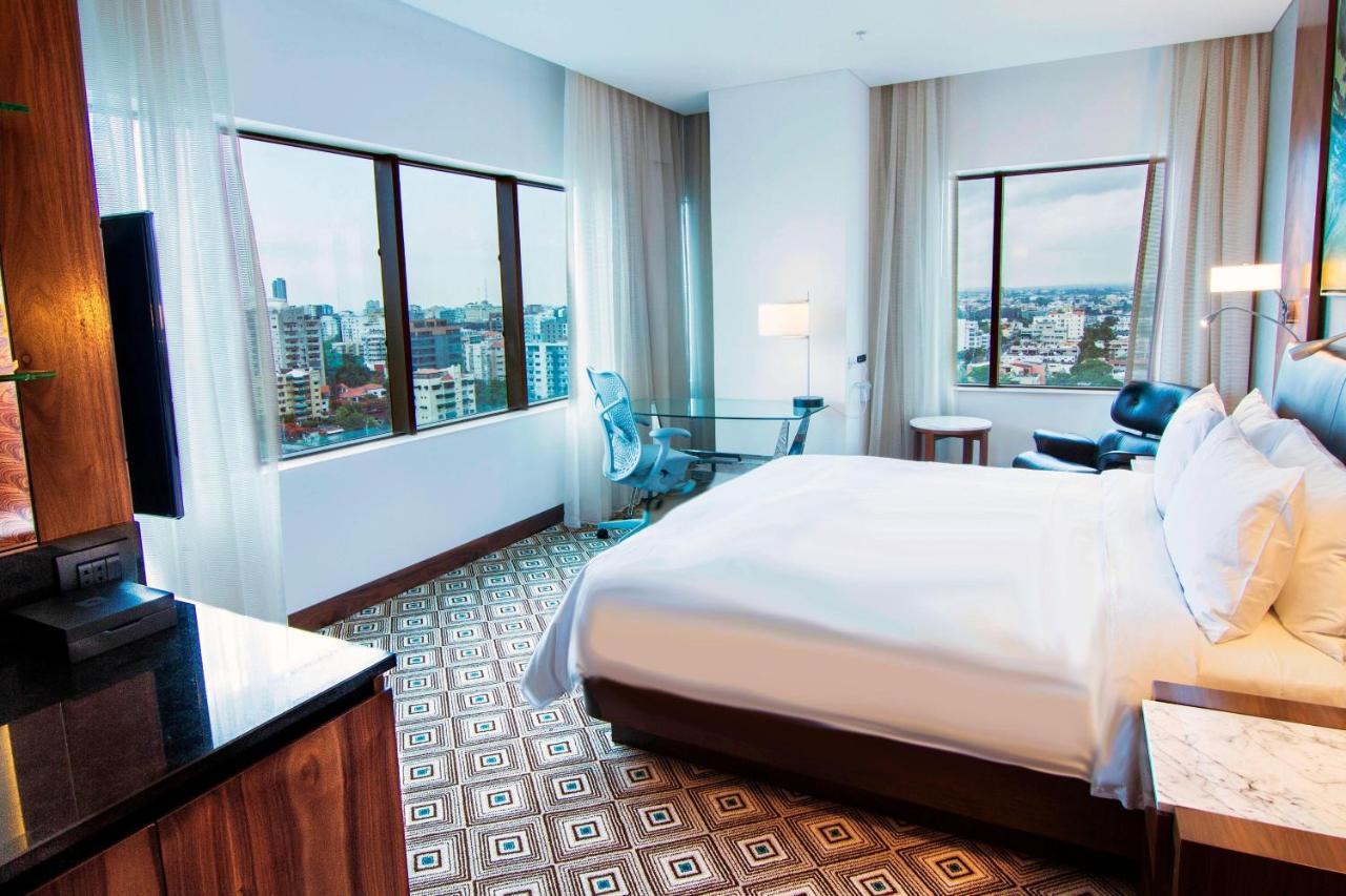 Deluxe Room 1 King Bed
