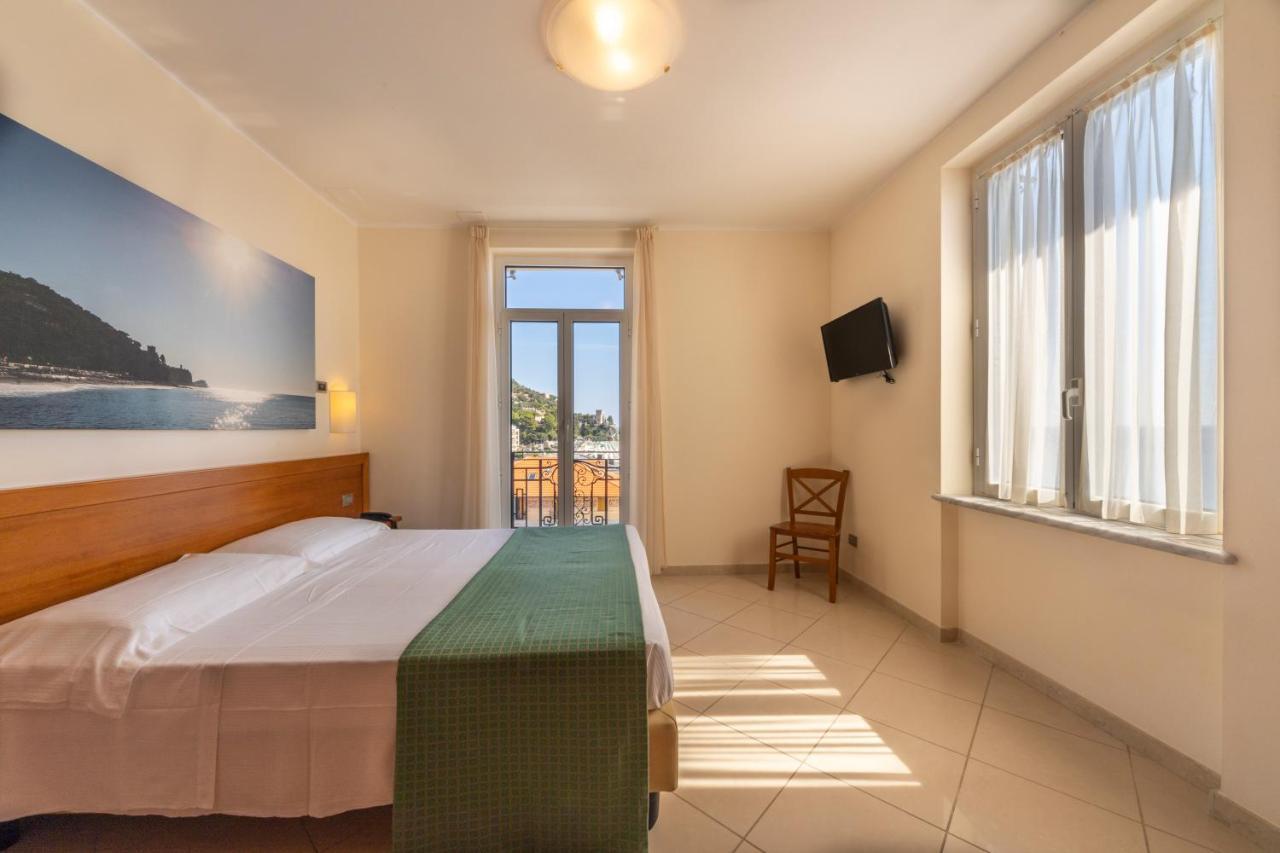 One-Bedroom Apartment Balcony Sea View,1393637585:JPEG