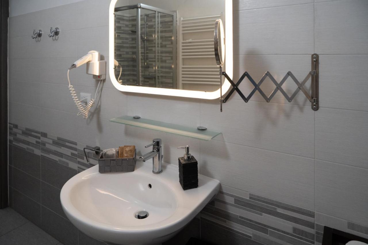 Twin Room Private Bathroom