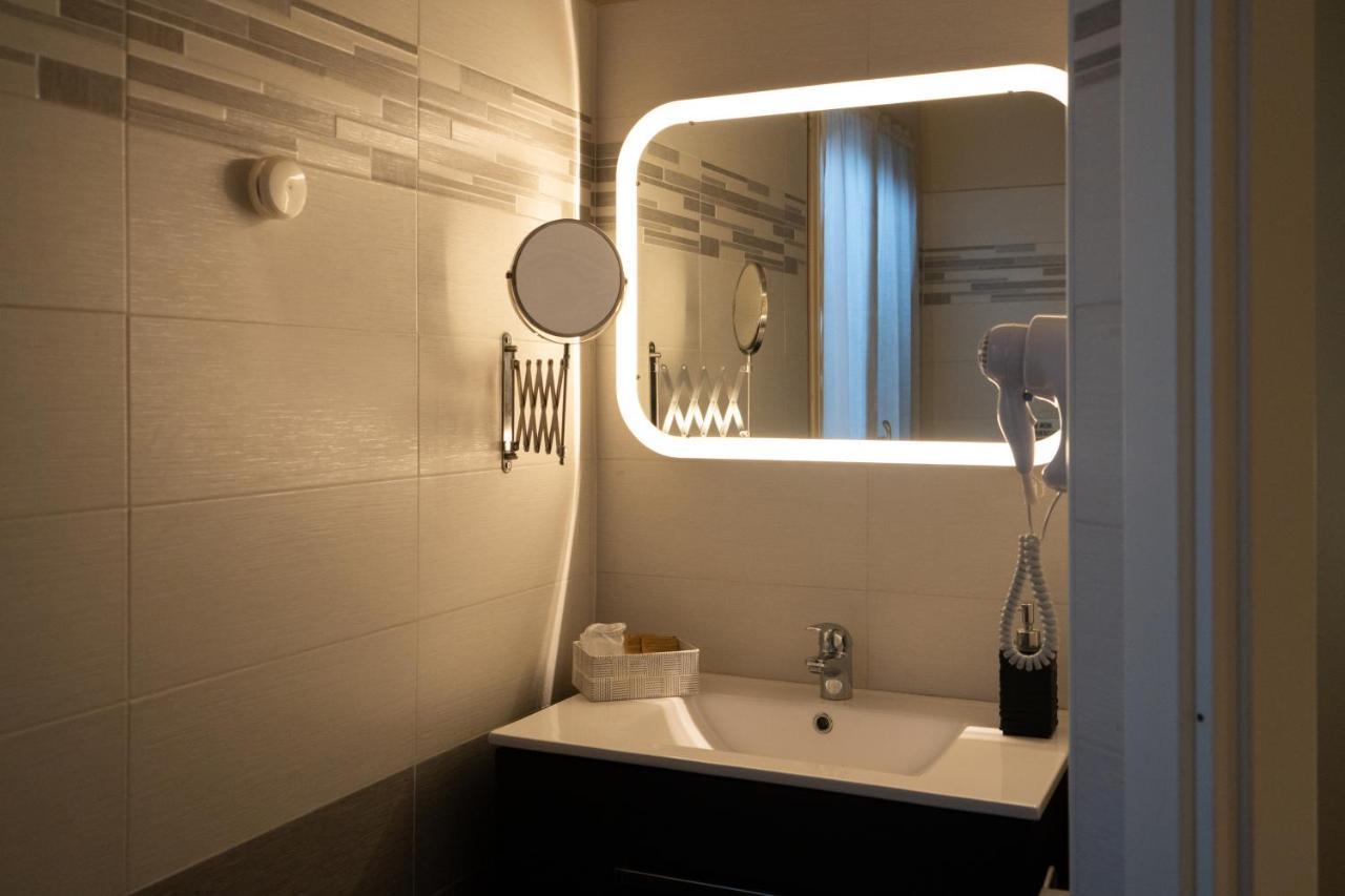 Twin Room Private Bathroom