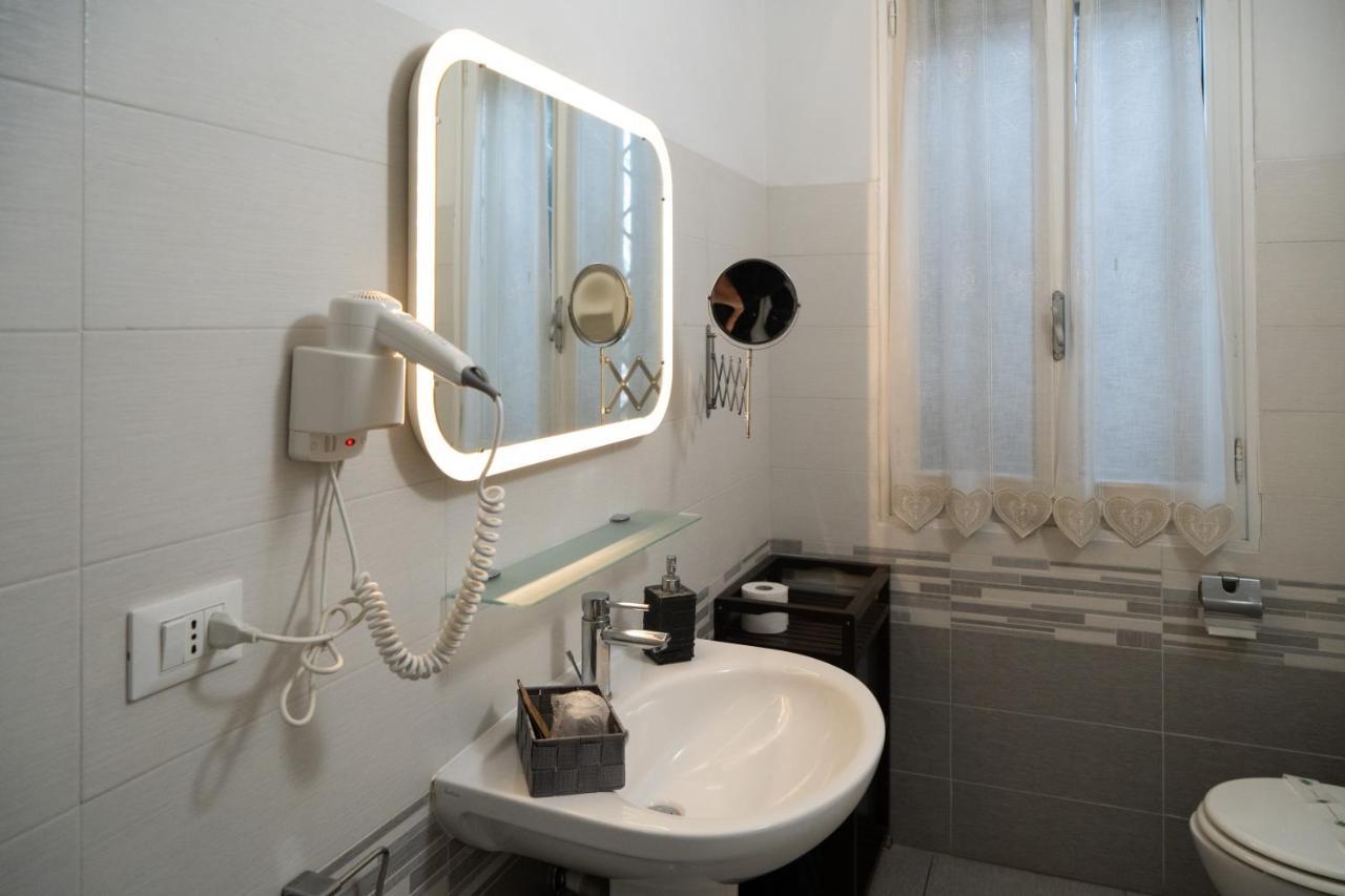 Twin Room Private Bathroom