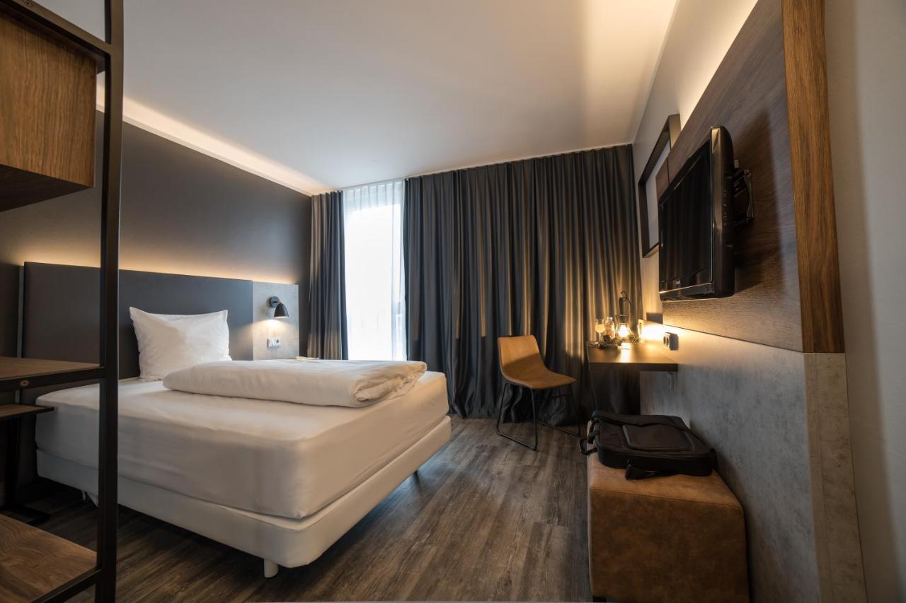 Single Room,1393998788:JPEG
