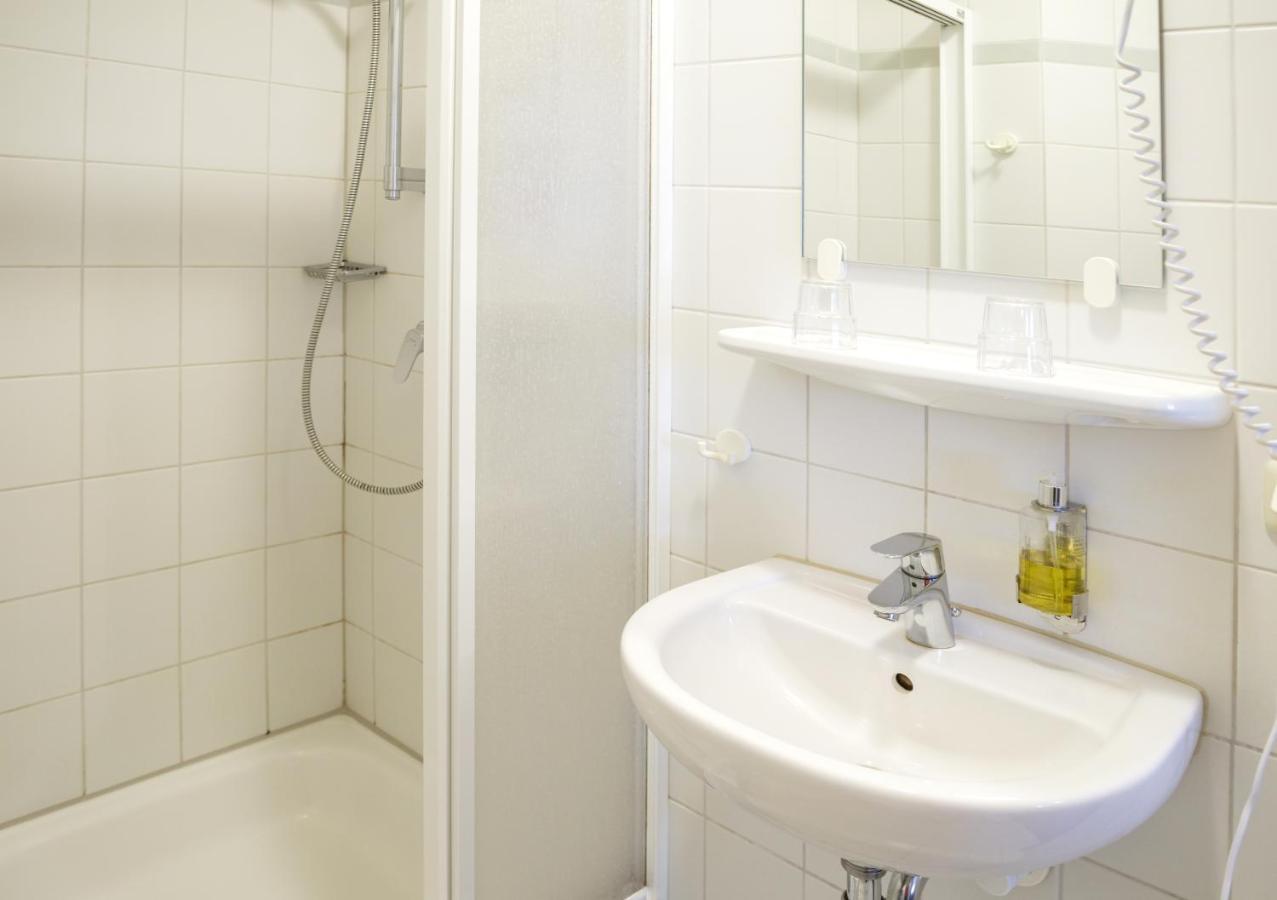 Standard Room One Single Bed One5Sqm Wifi Tv Bathroom Shower
