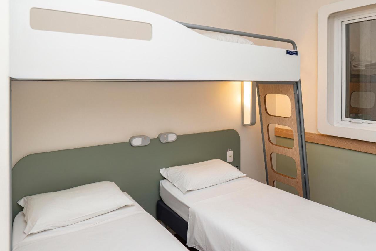 Standard Triple Room Three Single Beds,1394161274:JPEG
