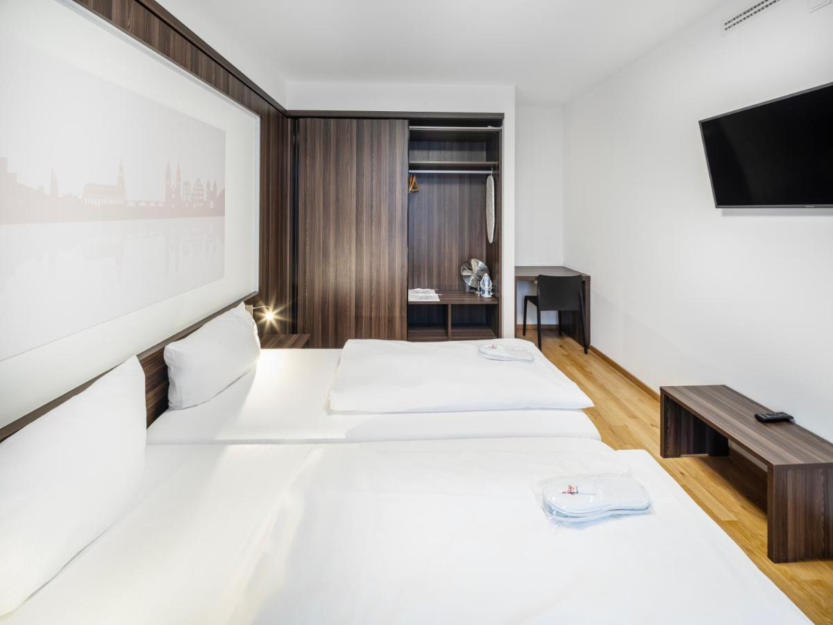 One-Bedroom Apartment,1394819915:JPEG