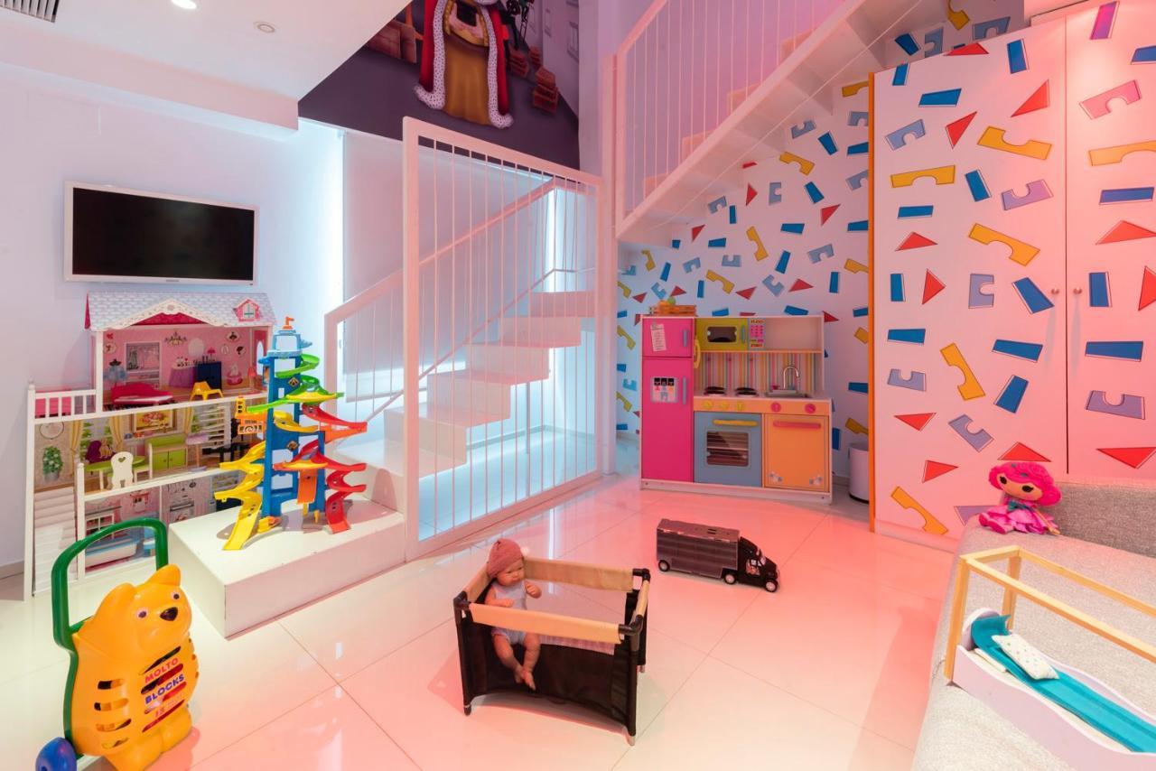 Superior Family Room