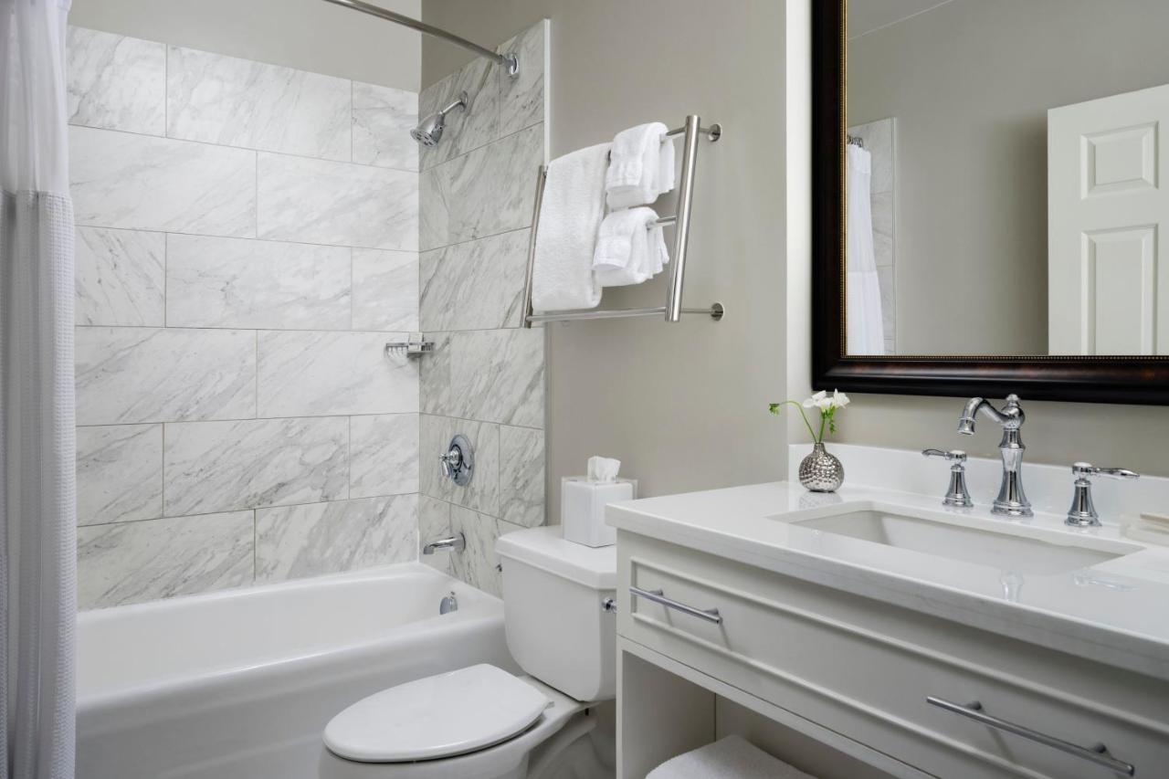 One-Bedroom King Suite Sofa Bed Adapted Tub Mobility Accessible