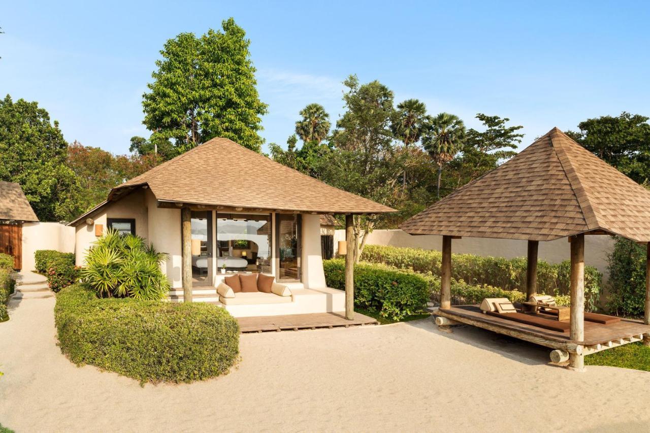 One-Bedroom Beachfront Villa Sofa Bed,1617468352:JPEG