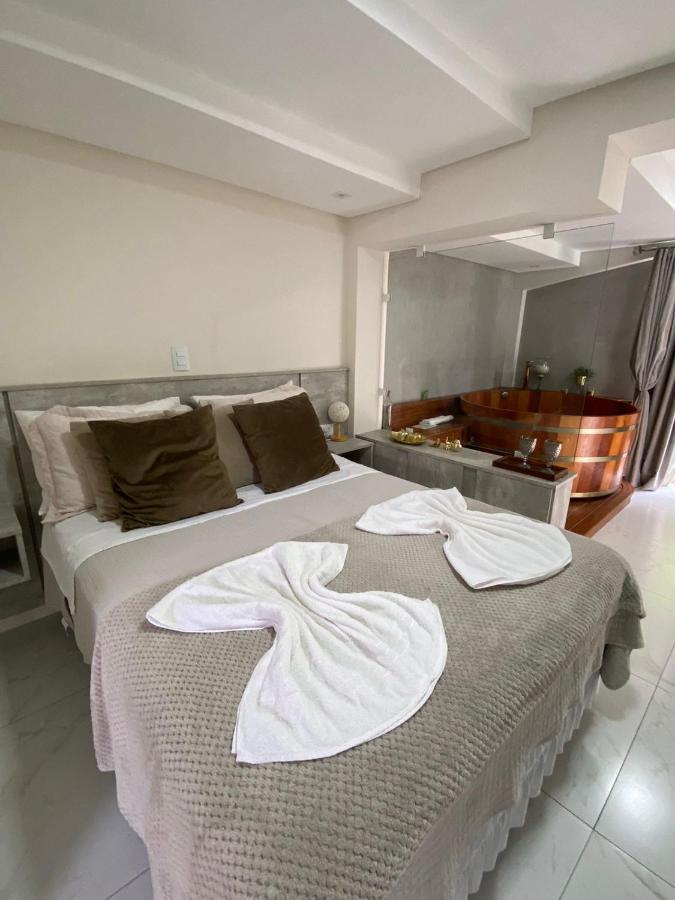 Deluxe Suite Spa Bath