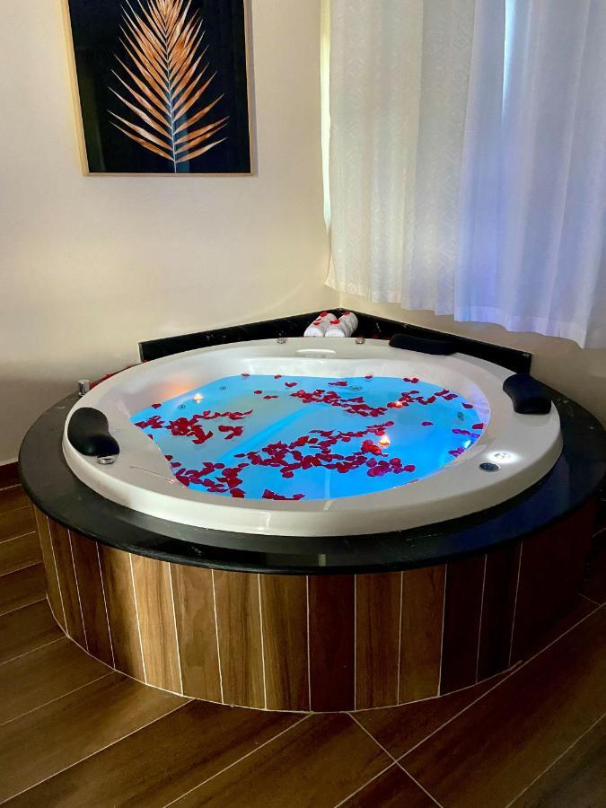 Queen Suite with Spa Bath,1395964085:JPEG