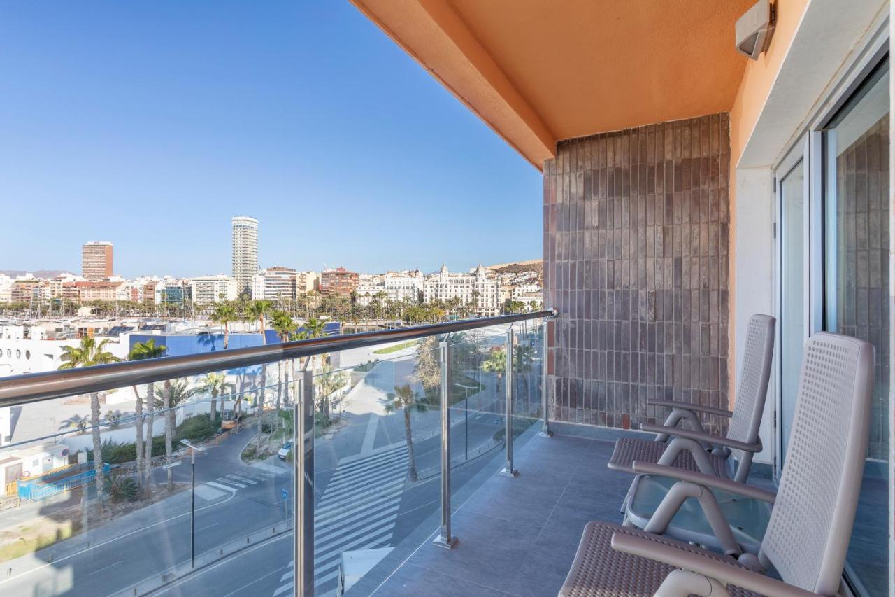Suite Junior con vistas al puerto deportivo