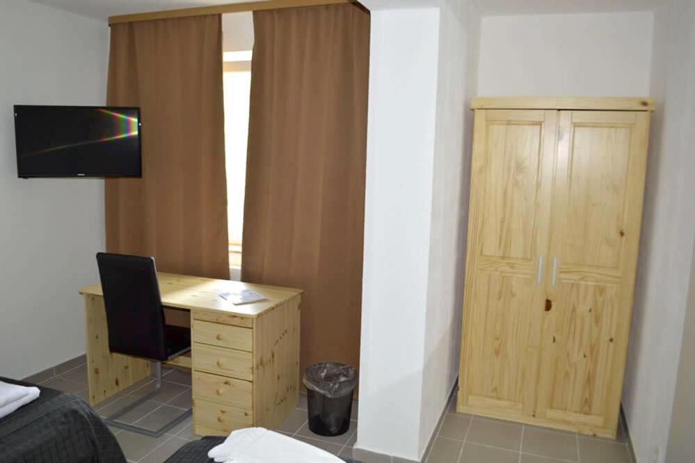 Two-Bedroom Apartment,1396419203:JPEG