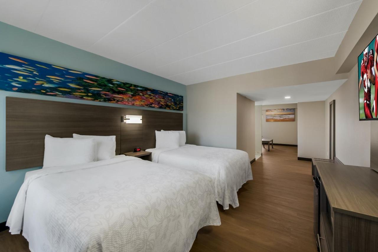 Suite Two Double Beds Partial Ocean View Smoke