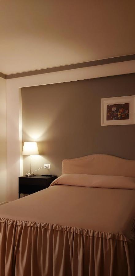 Deluxe Double Room Shower,1396662695:JPEG