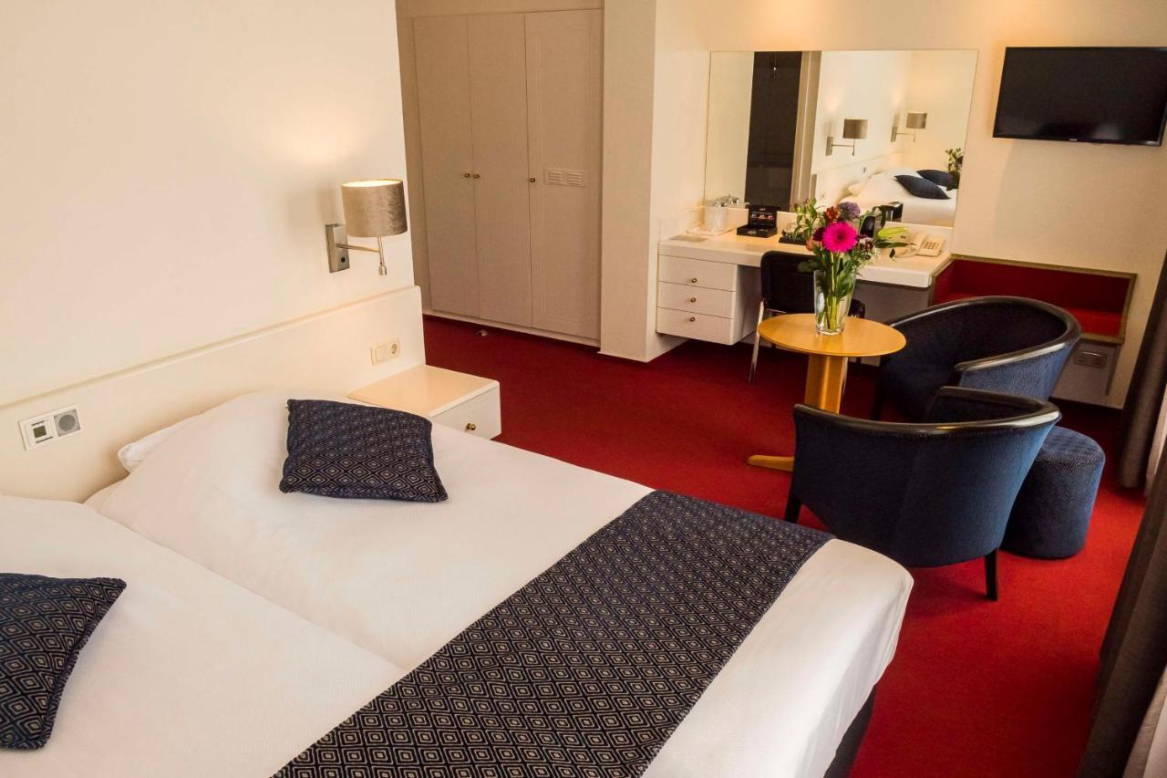 Junior Suite Two Single Beds