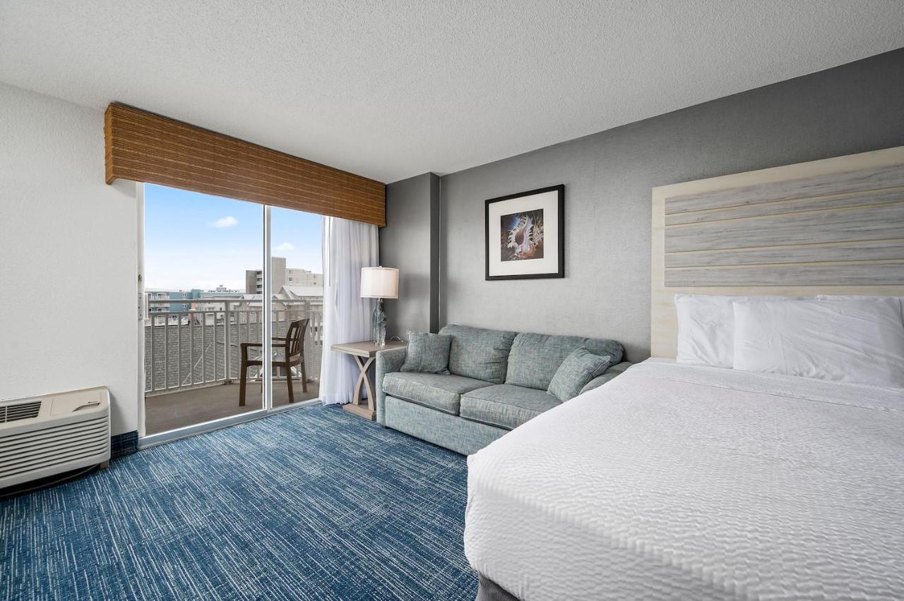 Balcony Two Queen Beds Sofa Bed Side Ocean View