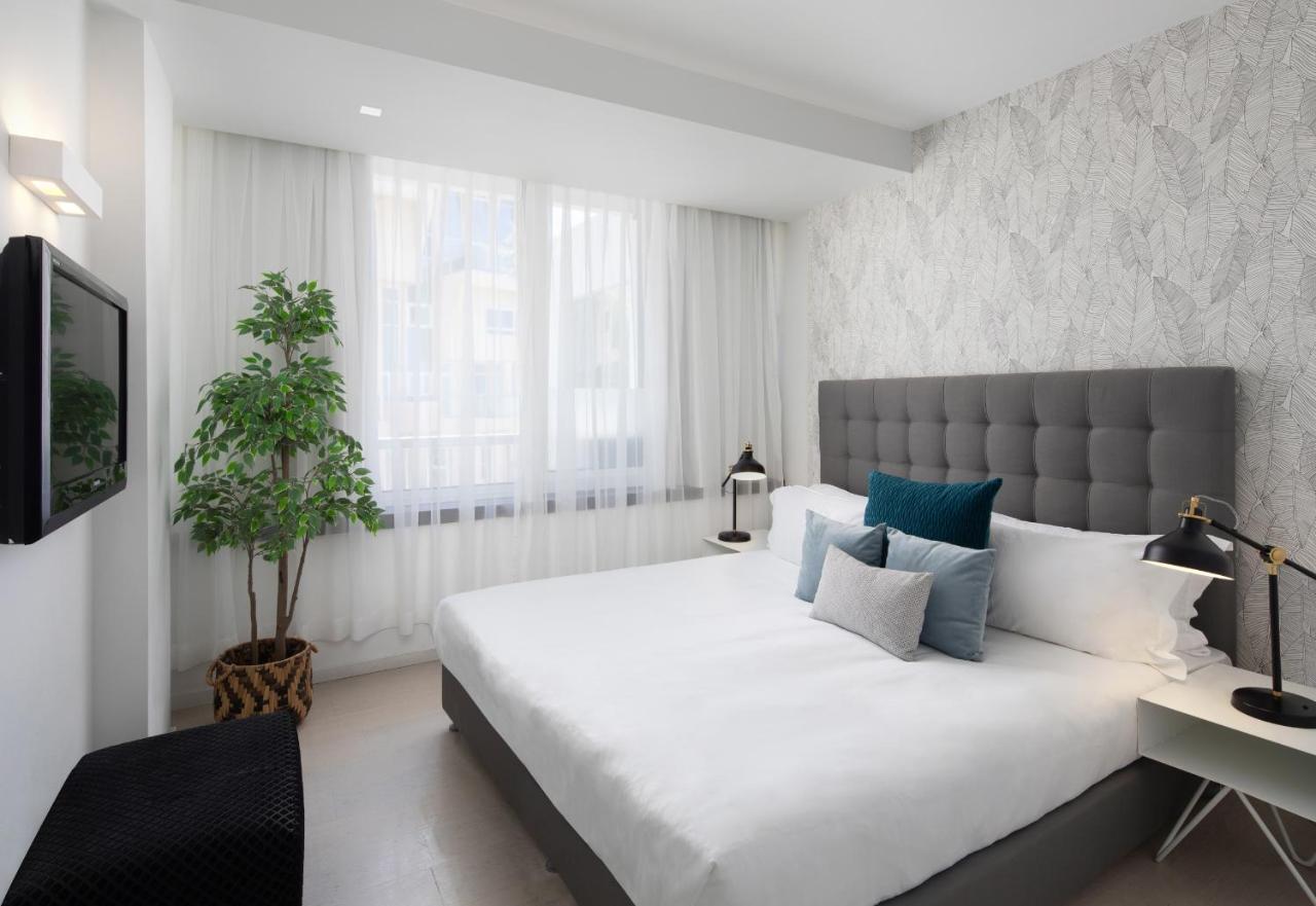 One-Bedroom Apartment Balcony & City View