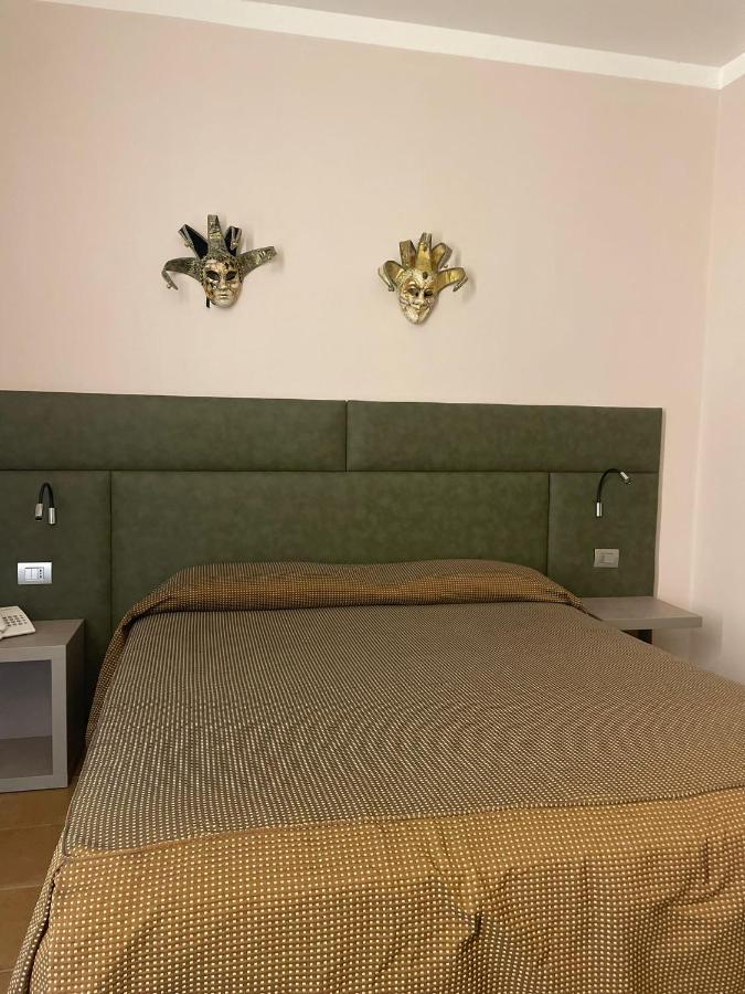 Large Double Room,1397995781:JPEG