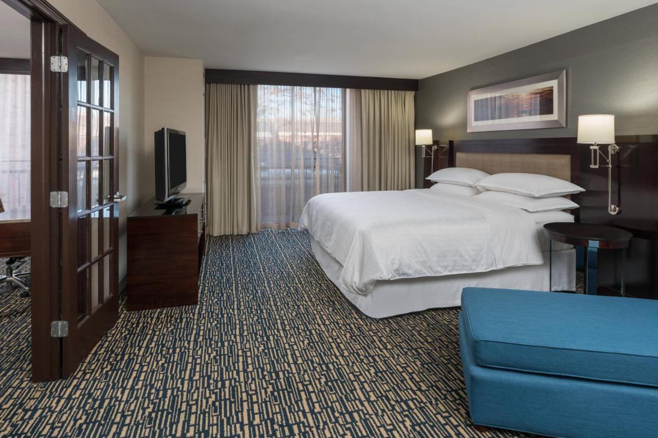 Executive Suite, 1 King, Balcony