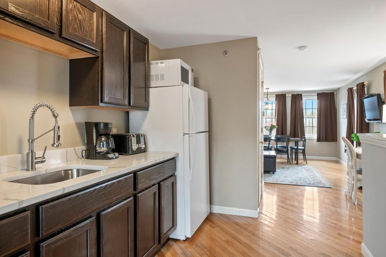 One-Bedroom Townhouse with Stairs