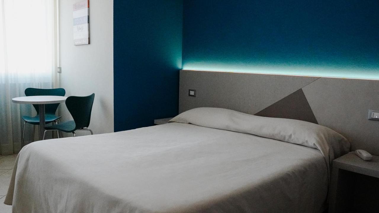 Chambre Double ou Lits Jumeaux - Vue Partielle sur Mer