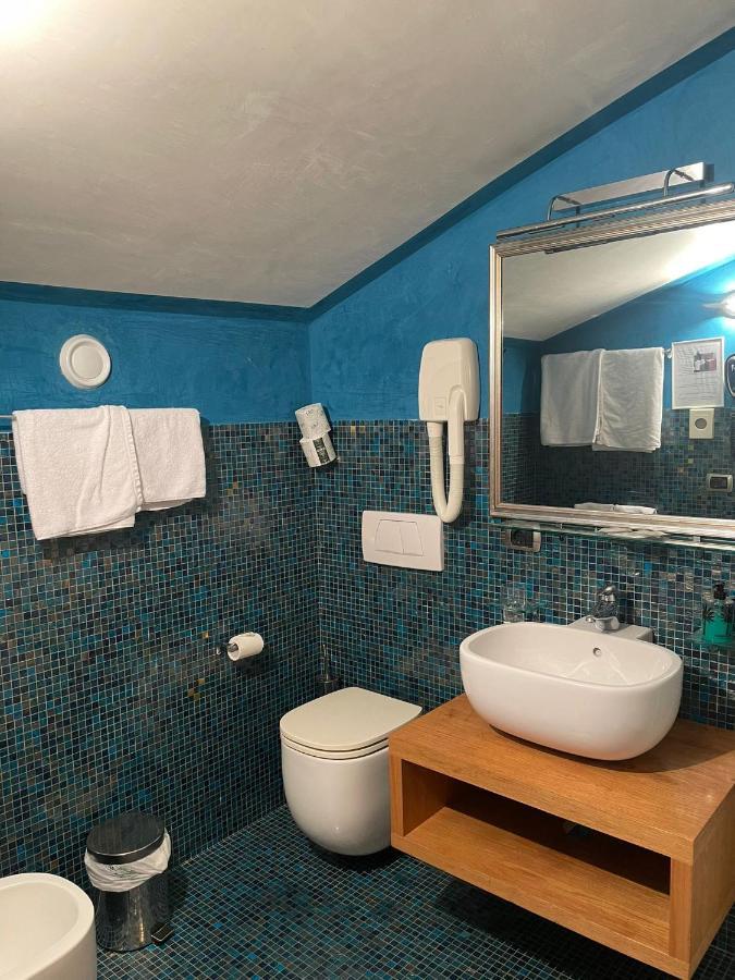 Studio,1746985944:JPEG