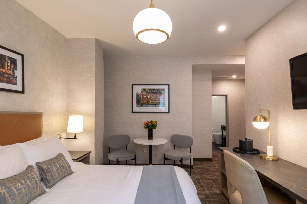 Deluxe Queen Room