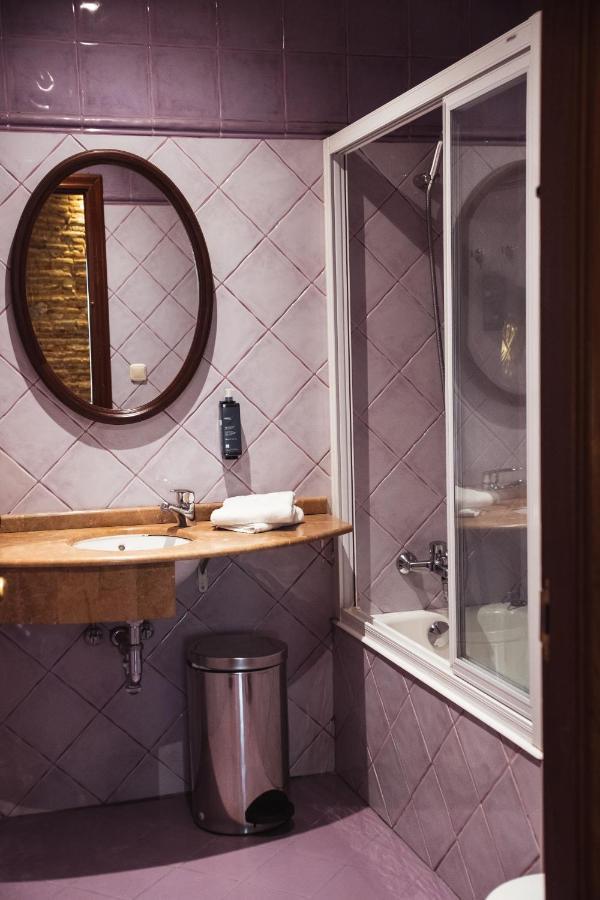 Twin Room Bathroom,1541957584:JPEG
