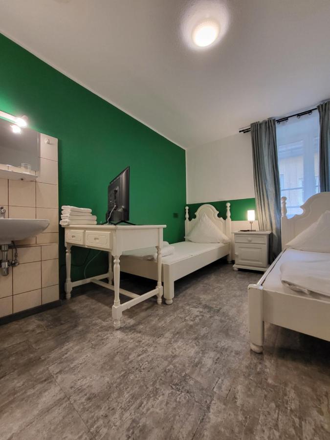 Single Room,1396381781:JPEG
