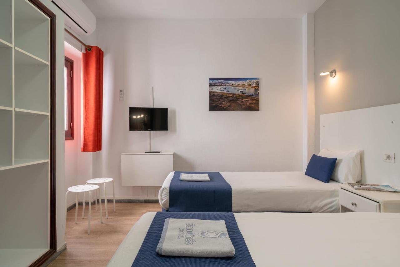 Double or Twin Room Private Bathroom