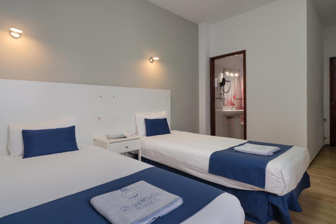 Double or Twin Room Private Bathroom