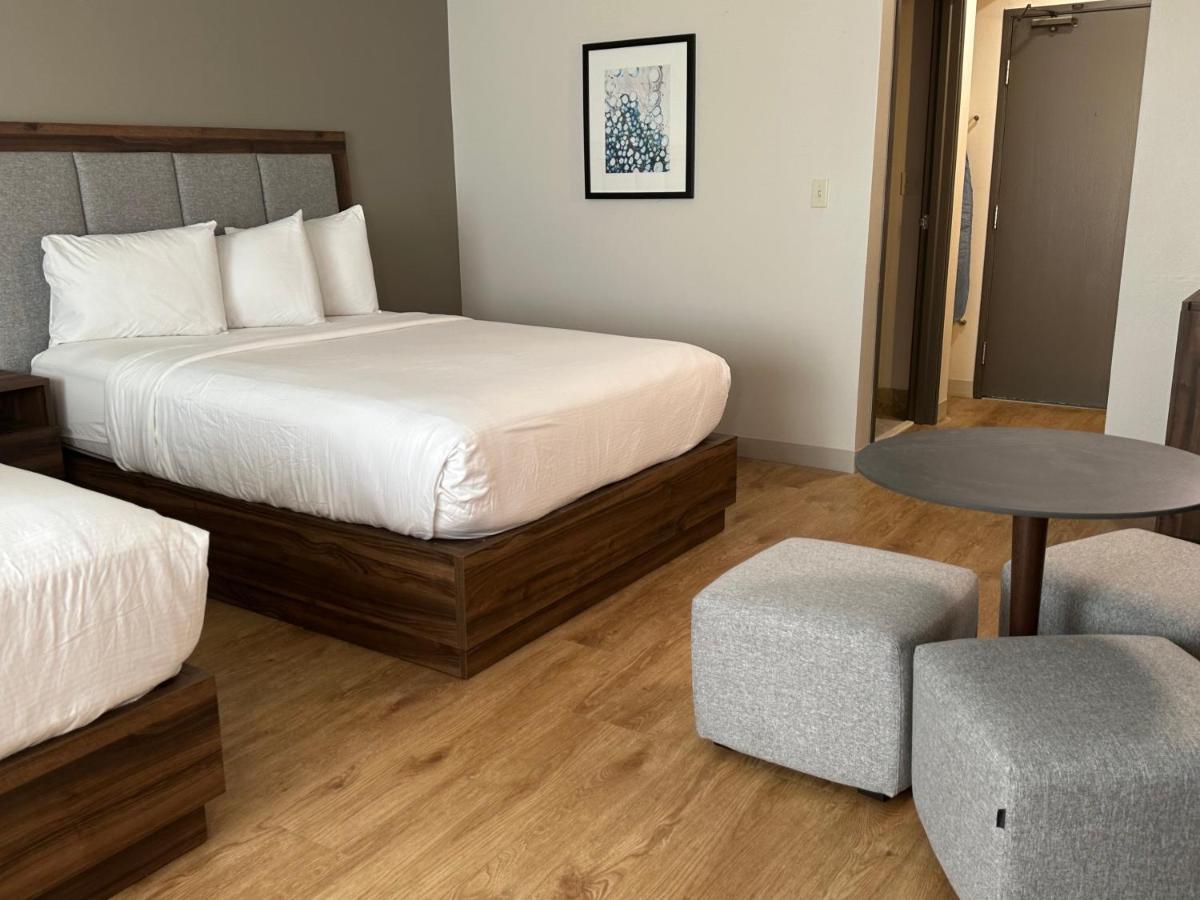 Suite Two Queen Beds Non-Smoking