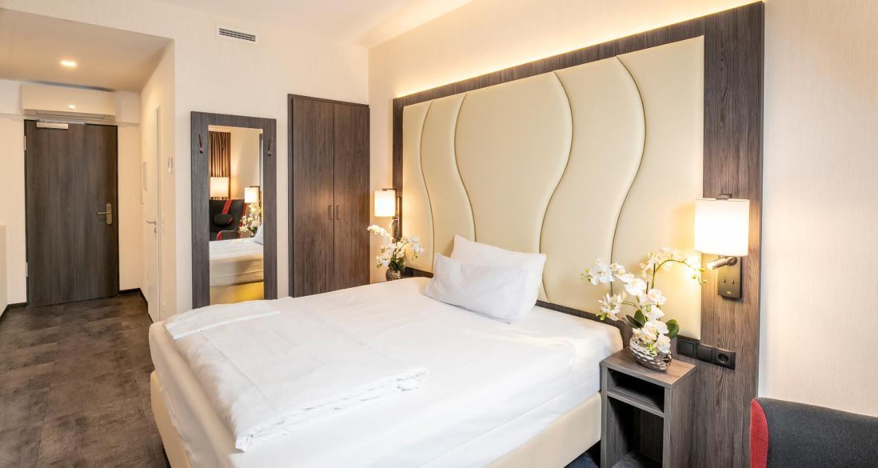 Standard Single Room,1400509967:JPEG
