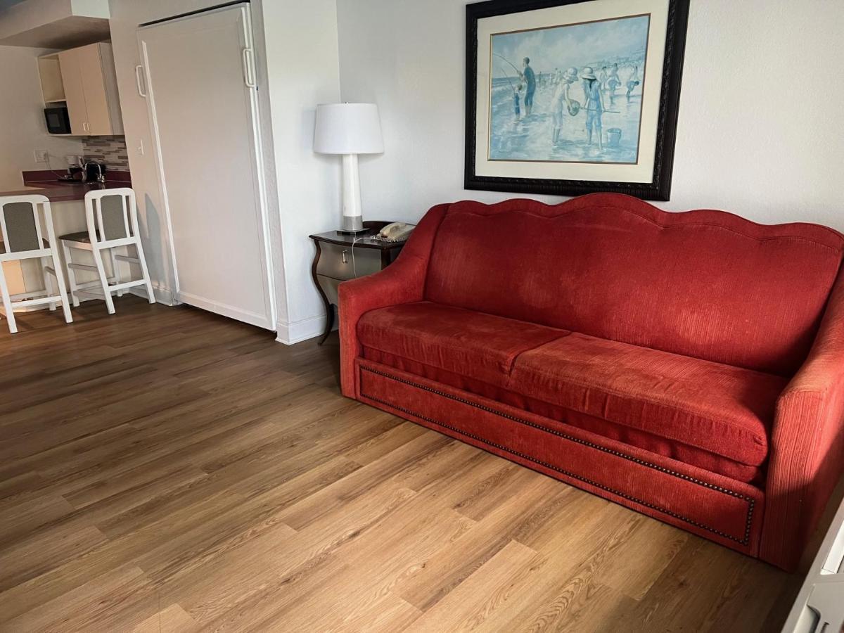 Two-Room Suite Two Double Beds Plus Murphy Bed,1404468716:JPEG